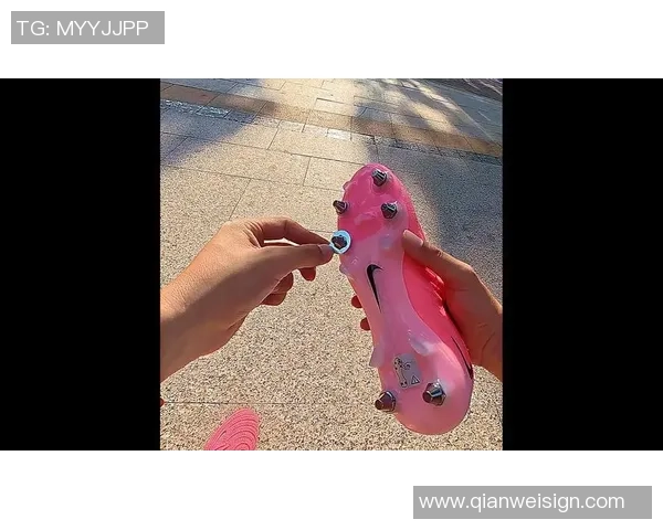 球星是否都穿钢钉足球鞋不同选择背后的原因和影响分析 球星是否都穿钢钉足球鞋不同选择背后的原因和影响分析