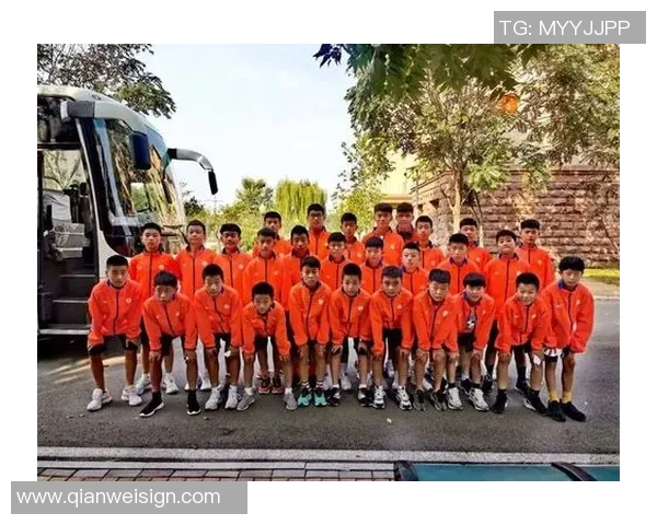 女子足球球星成长之路与竞技场内外的奋斗与荣耀故事 女子足球球星成长之路与竞技场内外的奋斗与荣耀故事